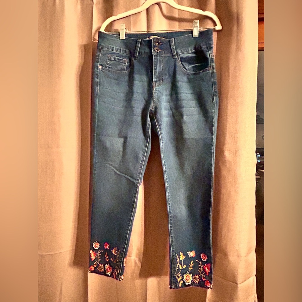 Sandpiper Embroidered Jeans Embroidered Blue Jeans size 8P